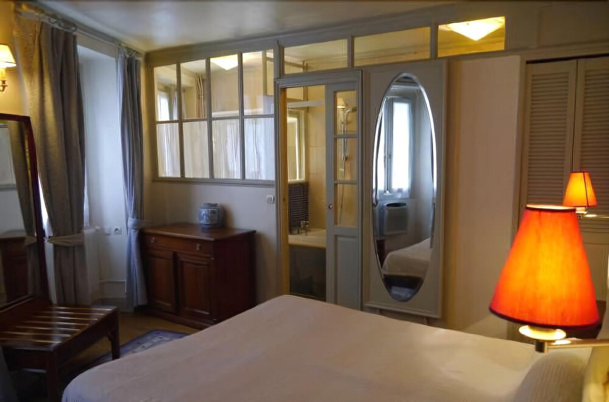 Hotel Les Degres De Notre Dame Paris Bagian luar foto