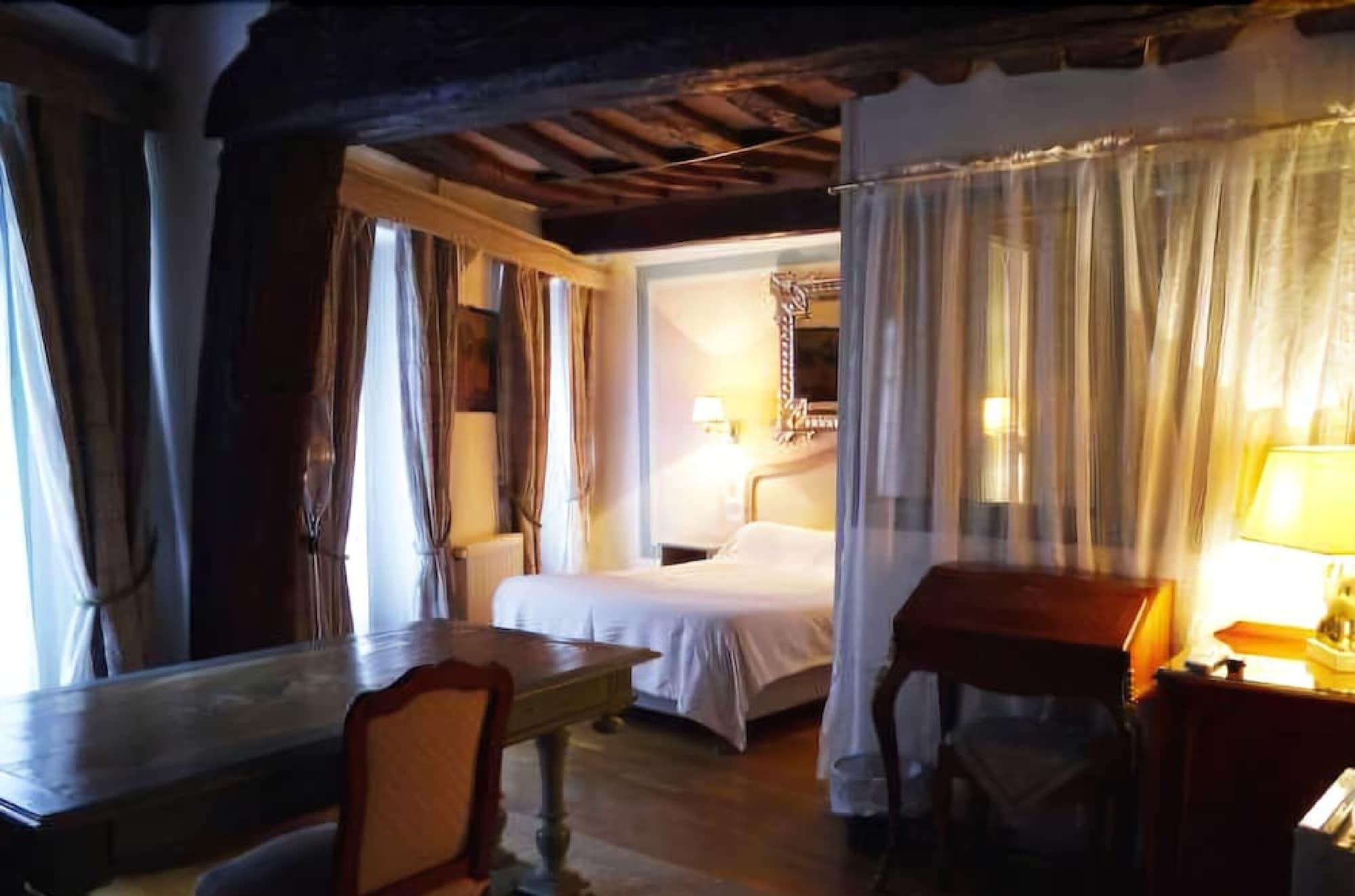 Hotel Les Degres De Notre Dame Paris Bagian luar foto
