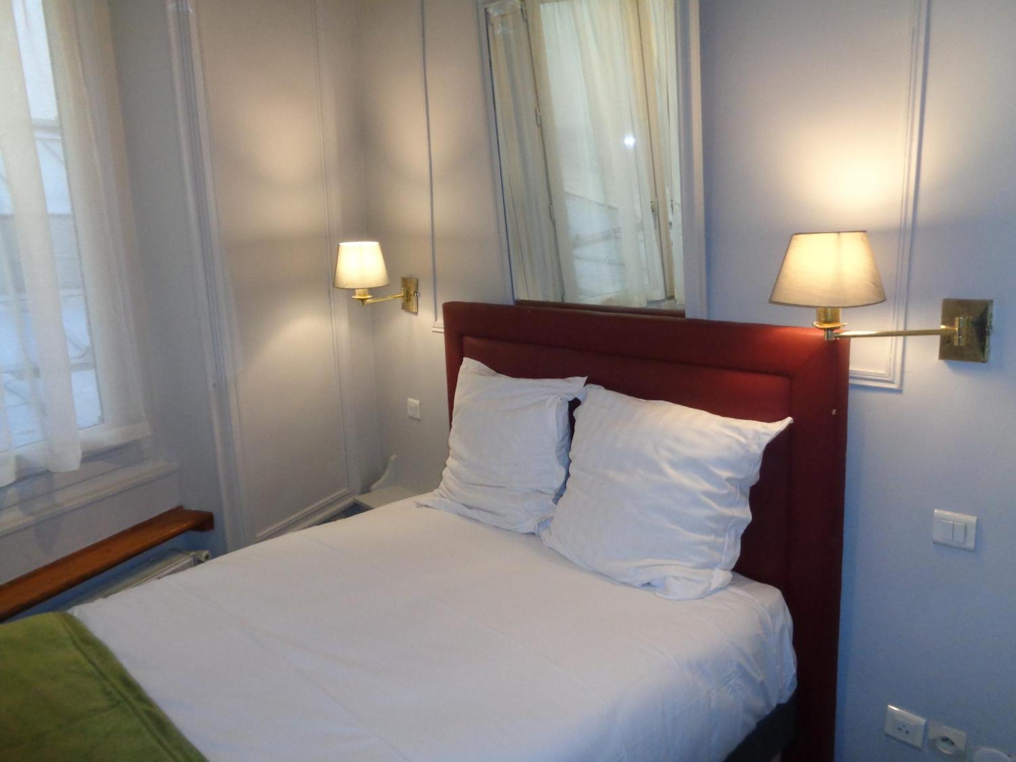 Hotel Les Degres De Notre Dame Paris Bagian luar foto