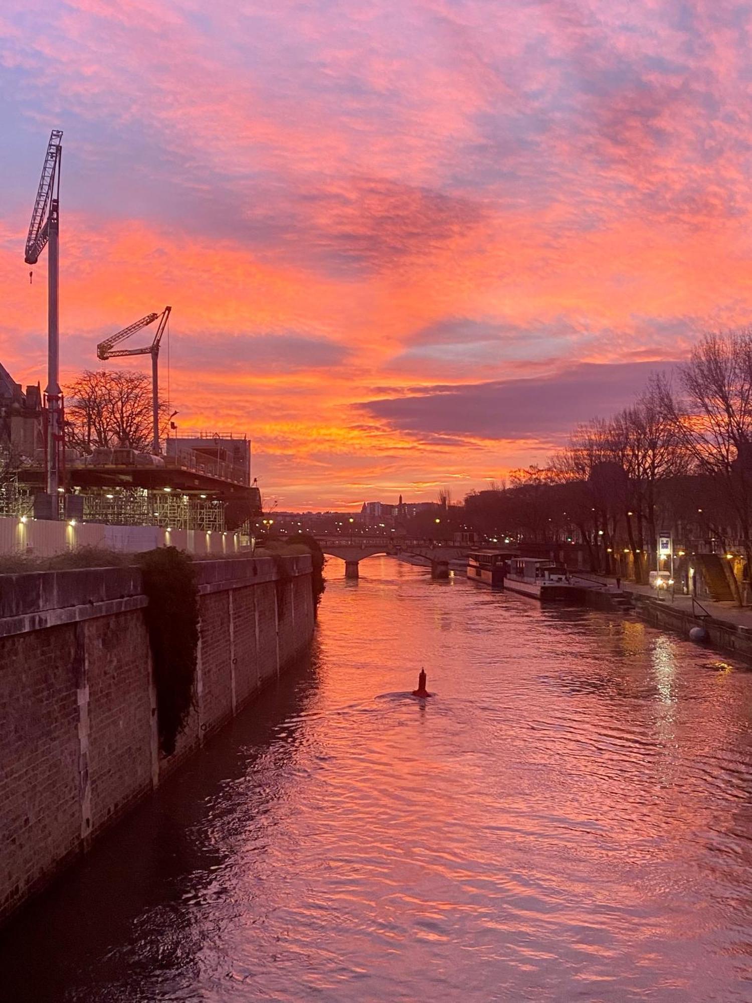 Hotel Les Degres De Notre Dame Paris Bagian luar foto