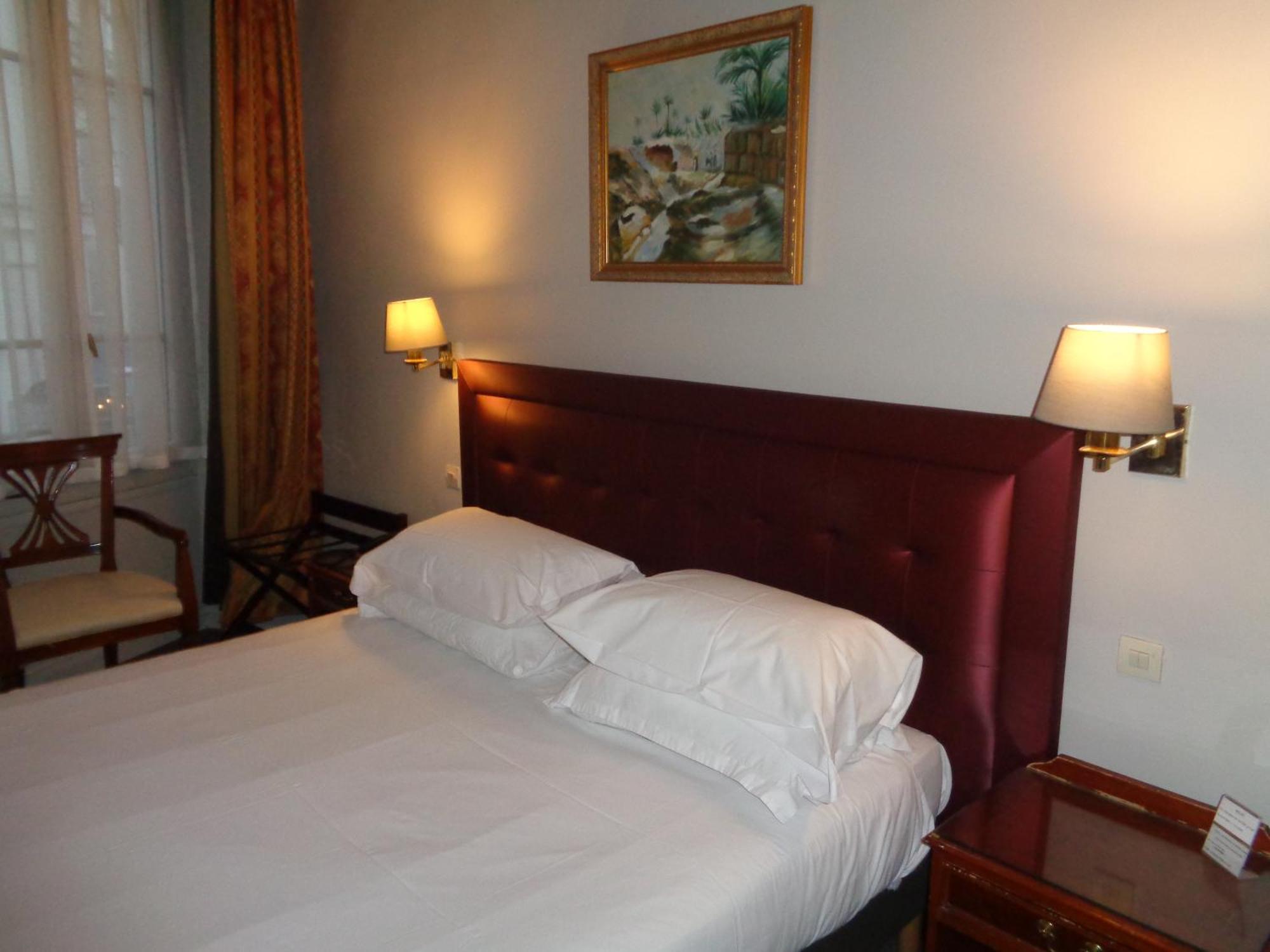 Hotel Les Degres De Notre Dame Paris Bagian luar foto