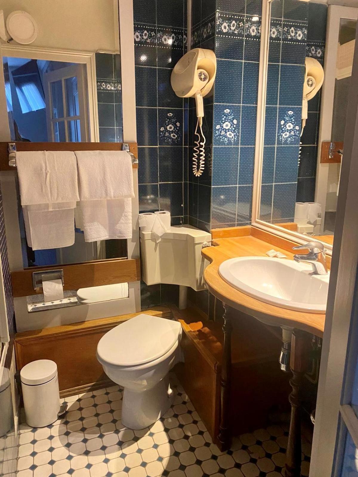 Hotel Les Degres De Notre Dame Paris Bagian luar foto